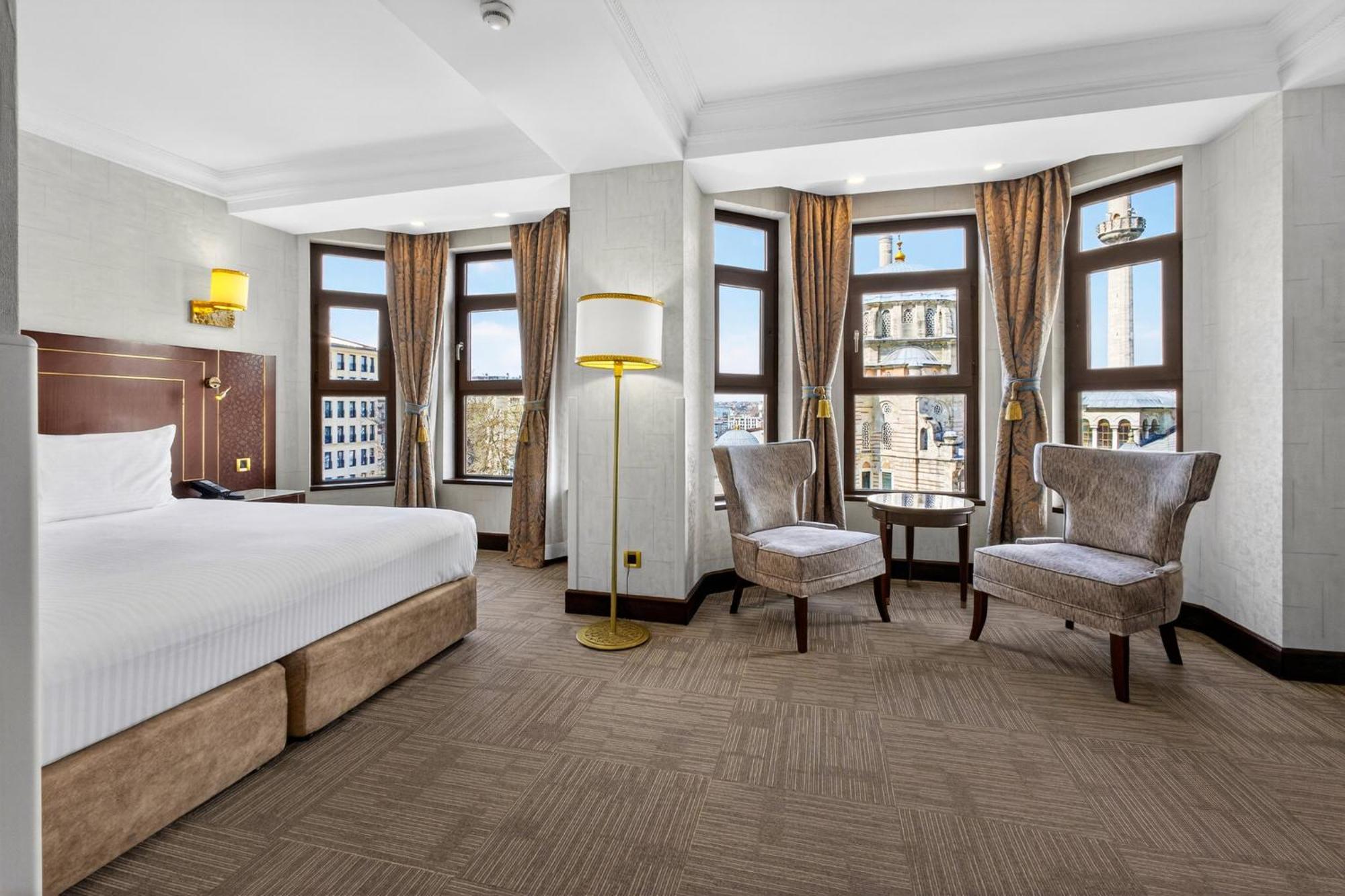 Chambre Lit King-Size Premium avec Accès au Salon - Non-Fumeurs