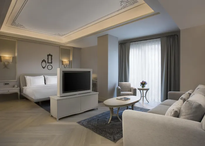 Luxury hotel only: Lazzoni Hotel